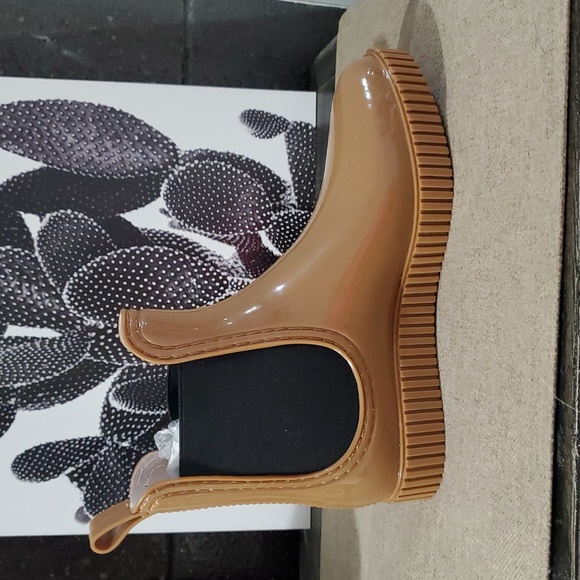 NWOT CHELSEA LIGHT BROWN SLIP ON RUBBER RAIN BOOTS TAN JELLY PULL UPS - Picture 3 of 9